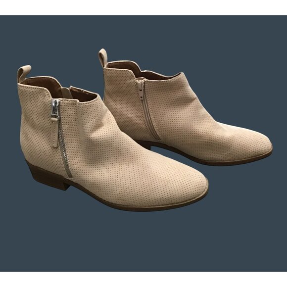 UNIVERSAL THREADS Perforated Beige Ankle Booties With Side Zippers Size 8 - Picture 1 of 7